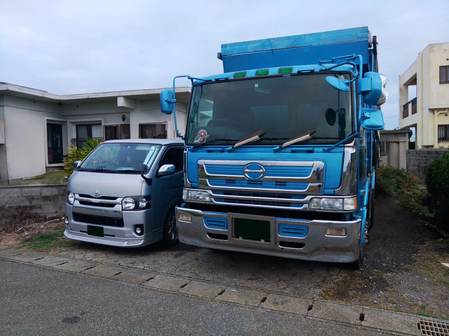 狩俣運送のトラックと車両
